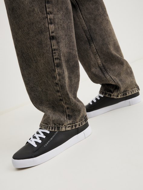 Мужские кеды TOMMY HILFIGER RIBBY2, Артикул RIBBY2, черный | 4216465. Ракурс 2 Мужские кеды TOMMY HILFIGER RIBBY2, Артикул RIBBY2, черный | 4216465. Ракурс 2