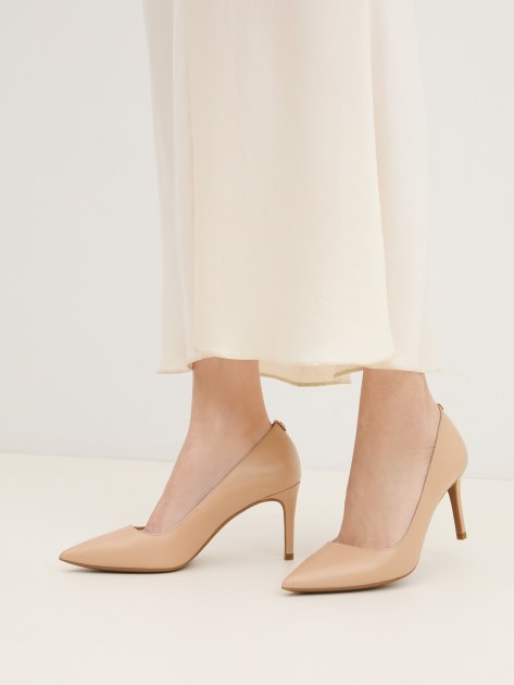 Женские туфли MICHAEL KORS, Артикул 40F2HNMP2L(K), бежевый | 4234754. Ракурс 2 Женские туфли MICHAEL KORS, Артикул 40F2HNMP2L(K), бежевый | 4234754. Ракурс 2
