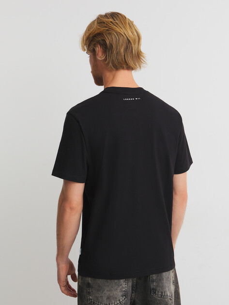 Мужская футболка PEPE JEANS DORIAN TEE, Артикул PM509721, черный | 4238737. Ракурс 4 Мужская футболка PEPE JEANS DORIAN TEE, Артикул PM509721, черный | 4238737. Ракурс 4