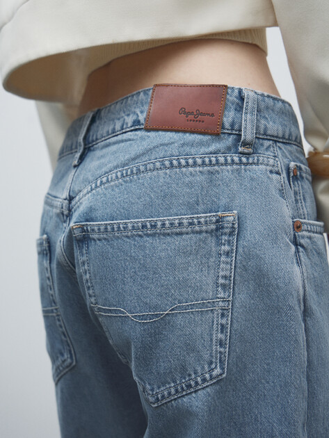 Женские джинсы мом PEPE JEANS TAPERED JEANS MW ICEBERG, Артикул PL204893, голубой | 4238940. Ракурс 3 Женские джинсы мом PEPE JEANS TAPERED JEANS MW ICEBERG, Артикул PL204893, голубой | 4238940. Ракурс 3