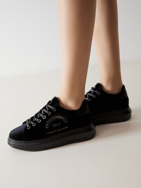 Женские кеды KARL LAGERFELD KAPRI Maison Velour, Артикул KL62578L, черный | 4242506. Ракурс 2