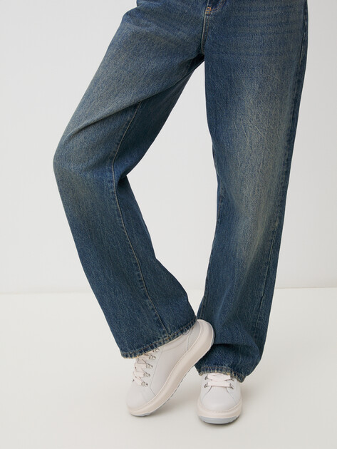 Женские кеды KARL LAGERFELD KAPRI LUG Hiker Lo Lace, Артикул KL67544, молочно-белый | 4242545. Ракурс 2