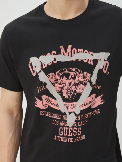 Мужская футболка GUESS SS CN TRIANGLE PRINT AND PATCH, Артикул M4RI20K8FQ4, черный | 4251525. Ракурс 3