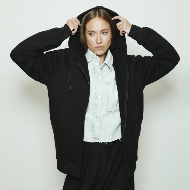 Женская толстовка GUESS ALDWIN ZIP HOODED SWEATSHIRT, Артикул Z2YQ28K9V31, черный | 4252502. Ракурс 5 Женская толстовка GUESS ALDWIN ZIP HOODED SWEATSHIRT, Артикул Z2YQ28K9V31, черный | 4252502. Ракурс 5