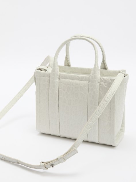 Женский тоут MARC JACOBS THE MINI CROC EMB TOTE BAG, Артикул H022L01RE22, бледно-серый | 4255880. Ракурс 5 Женский тоут MARC JACOBS THE MINI CROC EMB TOTE BAG, Артикул H022L01RE22, бледно-серый | 4255880. Ракурс 5