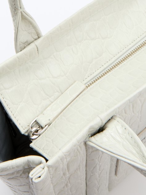 Женский тоут MARC JACOBS THE MINI CROC EMB TOTE BAG, Артикул H022L01RE22, бледно-серый | 4255880. Ракурс 6 Женский тоут MARC JACOBS THE MINI CROC EMB TOTE BAG, Артикул H022L01RE22, бледно-серый | 4255880. Ракурс 6