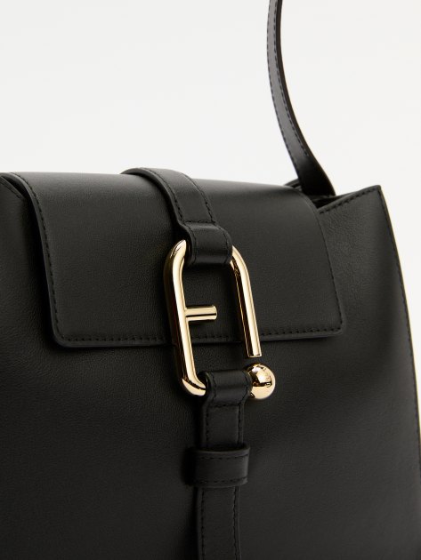 Женская сумка на плечо FURLA, Артикул FURLA NUVOLA S SHOULDER BAG, черный | 4259724. Ракурс 4 Женская сумка на плечо FURLA, Артикул FURLA NUVOLA S SHOULDER BAG, черный | 4259724. Ракурс 4