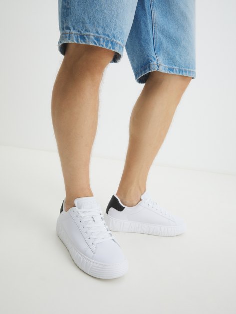 Мужские кеды TOMMY JEANS Essential Leather Embossed Chunky Trainers, Артикул EM0EM01159, белый | 4267958. Ракурс 2 Мужские кеды TOMMY JEANS Essential Leather Embossed Chunky Trainers, Артикул EM0EM01159, белый | 4267958. Ракурс 2