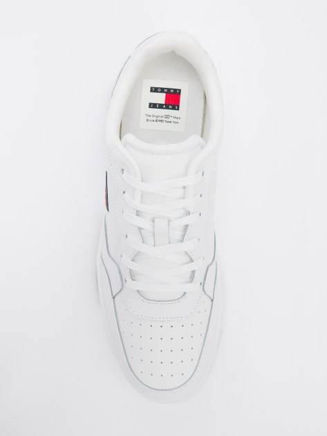 Мужские кеды TOMMY JEANS RETRO ESSENTIAL LOGO CLEAT TRAINERS, Артикул EM0EM01397, белый | 4268365. Ракурс 5 Мужские кеды TOMMY JEANS RETRO ESSENTIAL LOGO CLEAT TRAINERS, Артикул EM0EM01397, белый | 4268365. Ракурс 5