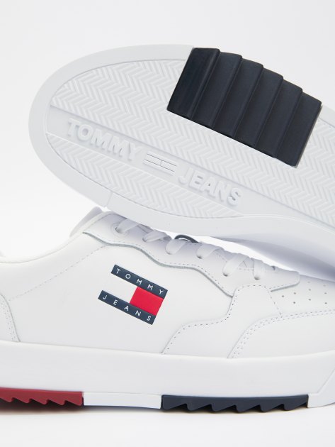 Мужские кеды TOMMY JEANS RETRO ESSENTIAL LOGO CLEAT TRAINERS, Артикул EM0EM01397, белый | 4268365. Ракурс 6 Мужские кеды TOMMY JEANS RETRO ESSENTIAL LOGO CLEAT TRAINERS, Артикул EM0EM01397, белый | 4268365. Ракурс 6