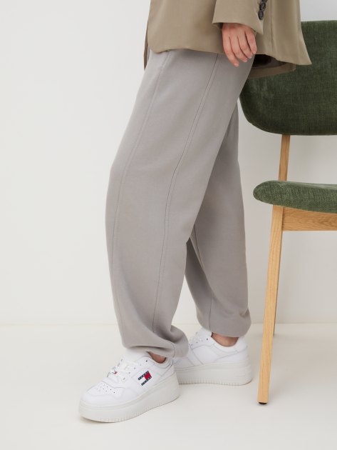 Женские кеды TOMMY JEANS RETRO FLATFORM FINE CLEAT TRAINERS, Артикул EN0EN02506, белый | 4270450. Ракурс 2 Женские кеды TOMMY JEANS RETRO FLATFORM FINE CLEAT TRAINERS, Артикул EN0EN02506, белый | 4270450. Ракурс 2