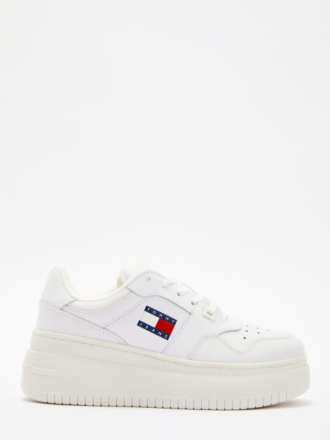 Женские кеды TOMMY JEANS RETRO FLATFORM FINE CLEAT TRAINERS, Артикул EN0EN02506, белый | 4270450. Ракурс 3 Женские кеды TOMMY JEANS RETRO FLATFORM FINE CLEAT TRAINERS, Артикул EN0EN02506, белый | 4270450. Ракурс 3