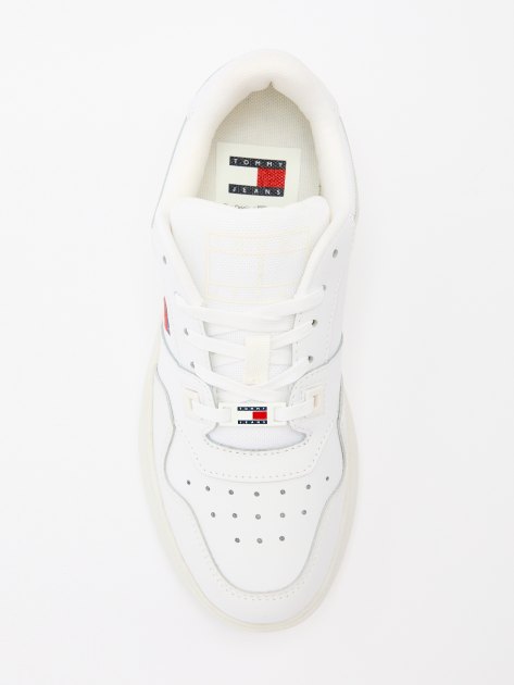 Женские кеды TOMMY JEANS RETRO FLATFORM FINE CLEAT TRAINERS, Артикул EN0EN02506, белый | 4270450. Ракурс 5 Женские кеды TOMMY JEANS RETRO FLATFORM FINE CLEAT TRAINERS, Артикул EN0EN02506, белый | 4270450. Ракурс 5