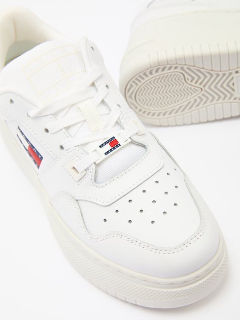 Женские кеды TOMMY JEANS RETRO FLATFORM FINE CLEAT TRAINERS, Артикул EN0EN02506, белый | 4270450. Ракурс 6 Женские кеды TOMMY JEANS RETRO FLATFORM FINE CLEAT TRAINERS, Артикул EN0EN02506, белый | 4270450. Ракурс 6