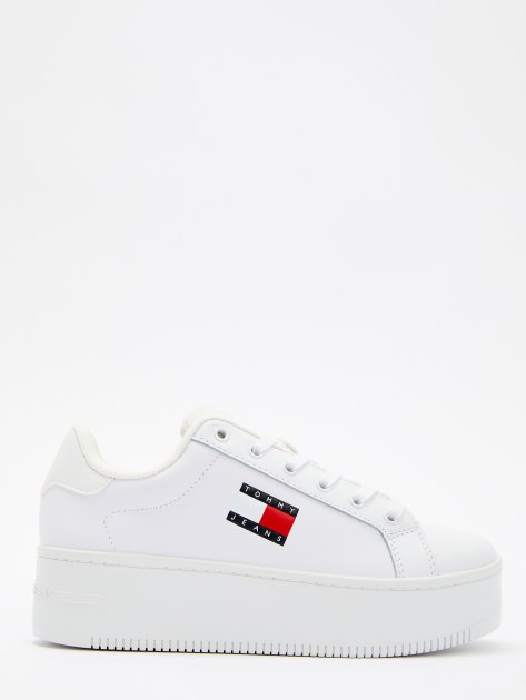 Женские кеды TOMMY JEANS ESSENTIAL FINE CLEAT FLATFORM TRAINERS, Артикул EN0EN02518, белый | 4270473. Ракурс 3 Женские кеды TOMMY JEANS ESSENTIAL FINE CLEAT FLATFORM TRAINERS, Артикул EN0EN02518, белый | 4270473. Ракурс 3