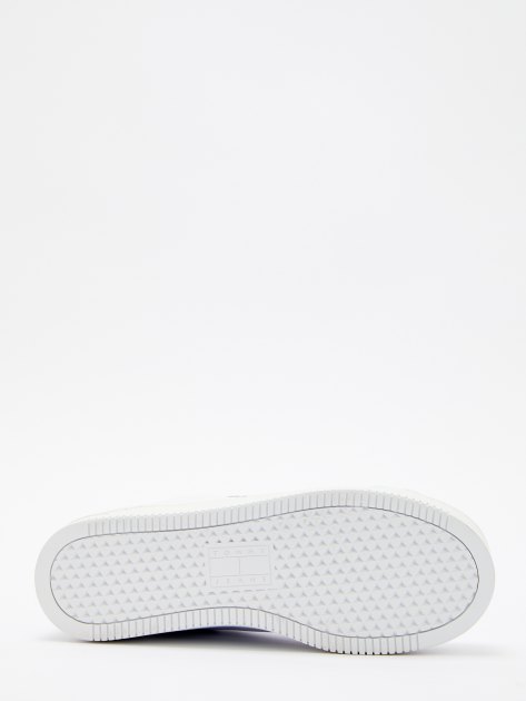 Женские кеды TOMMY JEANS ESSENTIAL FINE CLEAT FLATFORM TRAINERS, Артикул EN0EN02518, белый | 4270473. Ракурс 4 Женские кеды TOMMY JEANS ESSENTIAL FINE CLEAT FLATFORM TRAINERS, Артикул EN0EN02518, белый | 4270473. Ракурс 4