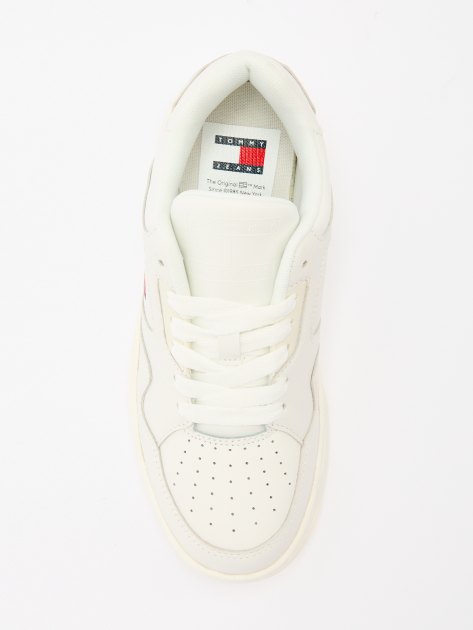 Женские кеды TOMMY JEANS AIR BUBBLE LEATHER BASKETBALL TRAINERS, Артикул EN0EN02524, белый | 4270499. Ракурс 5 Женские кеды TOMMY JEANS AIR BUBBLE LEATHER BASKETBALL TRAINERS, Артикул EN0EN02524, белый | 4270499. Ракурс 5