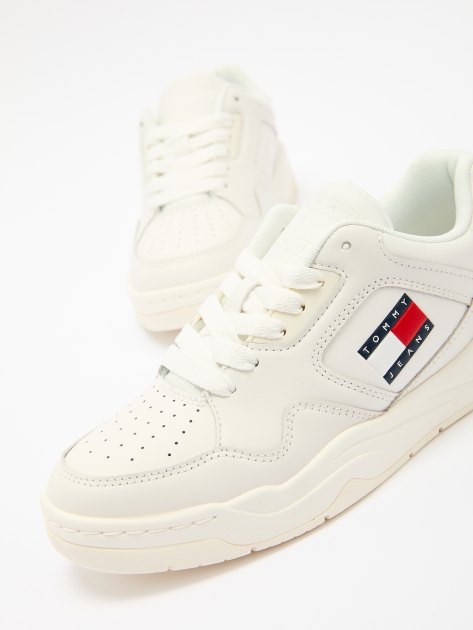 Женские кеды TOMMY JEANS AIR BUBBLE LEATHER BASKETBALL TRAINERS, Артикул EN0EN02524, белый | 4270499. Ракурс 6 Женские кеды TOMMY JEANS AIR BUBBLE LEATHER BASKETBALL TRAINERS, Артикул EN0EN02524, белый | 4270499. Ракурс 6