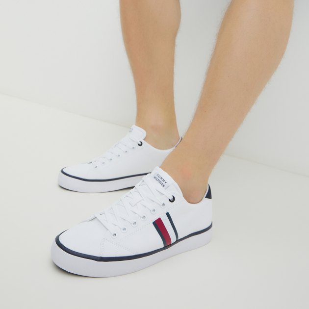 Мужские кеды TOMMY HILFIGER ESSENTIAL SIGNATURE TAPE TRAINERS, Артикул FM0FM04946, белый | 4270997. Ракурс 2