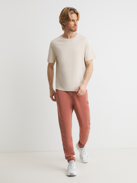 Мужские брюки FILA, Артикул 133309, коричнево-красный | 4275355. Ракурс 2