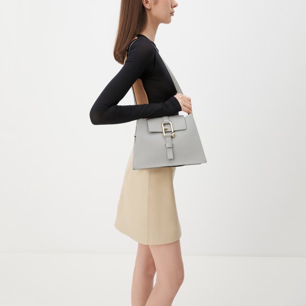 Женская сумка на плечо FURLA, Артикул FURLA NUVOLA S SHOULDER BAG, серый | 4278597. Ракурс 2 Женская сумка на плечо FURLA, Артикул FURLA NUVOLA S SHOULDER BAG, серый | 4278597. Ракурс 2