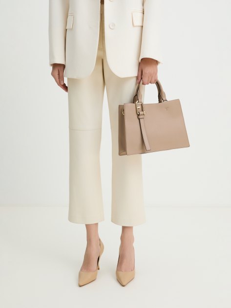 Женский тоут FURLA, Артикул FURLA NUVOLA M TOTE, серовато-бежевый | 4278725. Ракурс 2 Женский тоут FURLA, Артикул FURLA NUVOLA M TOTE, серовато-бежевый | 4278725. Ракурс 2