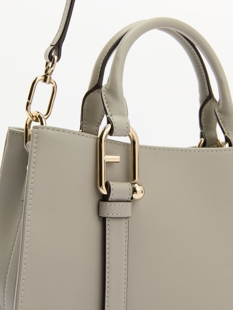 Женский тоут FURLA, Артикул FURLA NUVOLA M TOTE, светло-серый | 4278728. Ракурс 4 Женский тоут FURLA, Артикул FURLA NUVOLA M TOTE, светло-серый | 4278728. Ракурс 4