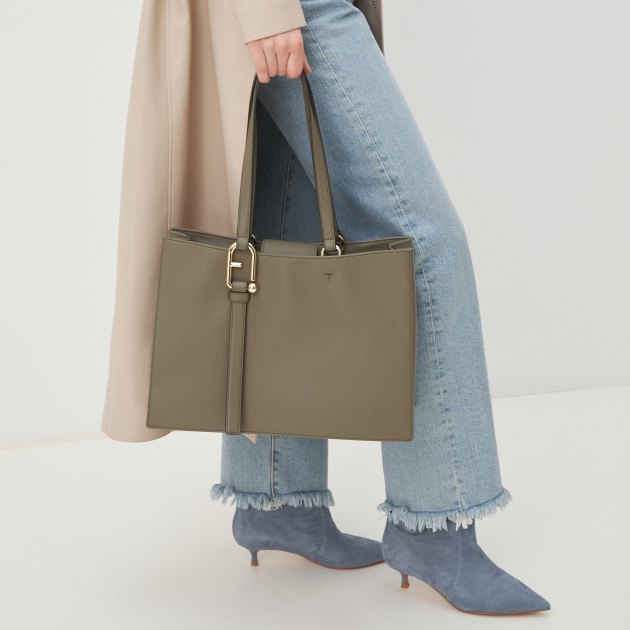 Женский тоут FURLA, Артикул FURLA NUVOLA L TOTE, серо-зеленый | 4278838. Ракурс 2 Женский тоут FURLA, Артикул FURLA NUVOLA L TOTE, серо-зеленый | 4278838. Ракурс 2