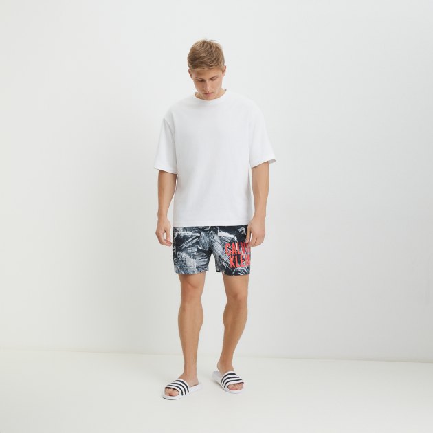 Мужские купальные шорты CALVIN KLEIN MEDIUM DRAWSTRING-PRINT, Артикул KM0KM00871, черный | 4282664. Ракурс 2 Мужские купальные шорты CALVIN KLEIN MEDIUM DRAWSTRING-PRINT, Артикул KM0KM00871, черный | 4282664. Ракурс 2