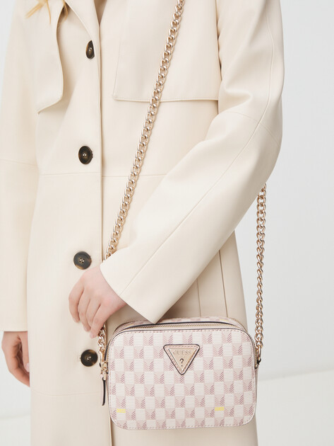 Кросс-боди GUESS G WAVE CAMERA CROSSBODY, Артикул HWJT9344140, бежево-розовый | 4286619. Ракурс 2 Кросс-боди GUESS G WAVE CAMERA CROSSBODY, Артикул HWJT9344140, бежево-розовый | 4286619. Ракурс 2