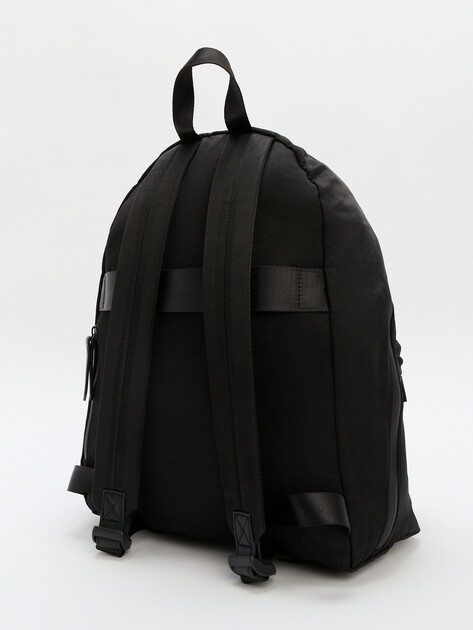 Мужской рюкзак GUESS VENEZIA BACKPACK W FRONT PCKT, Артикул HMVEGLP5190, черный | 4287884. Ракурс 4 Мужской рюкзак GUESS VENEZIA BACKPACK W FRONT PCKT, Артикул HMVEGLP5190, черный | 4287884. Ракурс 4