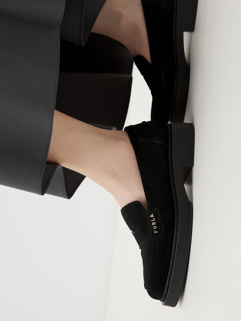 Женские лоферы FURLA FURLA LEGACY LOAFER, Артикул YJ29FLG, черный | 4291923. Ракурс 2