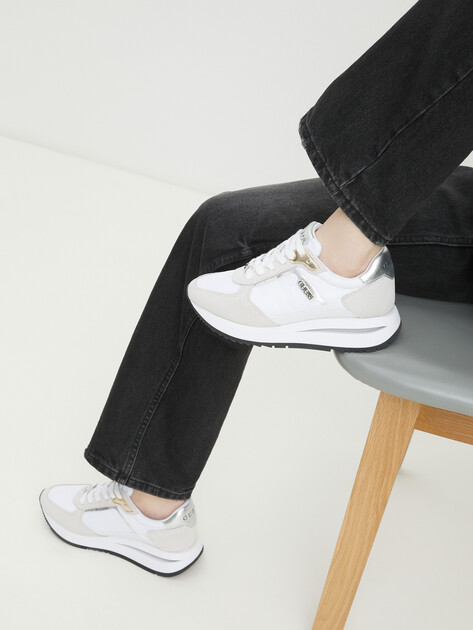 Женские кроссовки GUESS ENERGY, Артикул FLPEGYFAB12, белый | 4292995. Ракурс 2