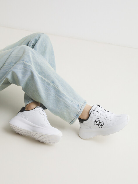 Женские кроссовки GUESS LUCKEI, Артикул FLPLUCELE12, белый | 4293108. Ракурс 2