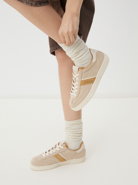 Женские кеды GUESS NOLINAS, Артикул FLPNOLSUE12, пыльно-бежевый | 4293135. Ракурс 2