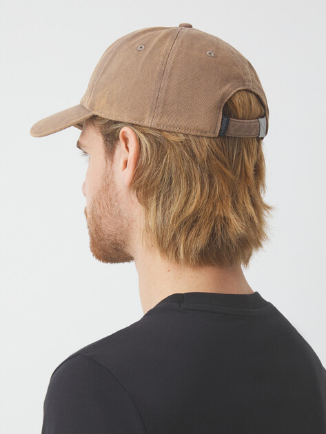 Бейсболка из денима PUMA WARDROBE ESS METAL Dad Cap, Артикул 025968, коричнево-бежевый | 4300815. Ракурс 2