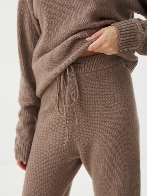 Женский вязаный костюм MAISON DAVID, Артикул CC068, серо-коричневый | 4300962. Ракурс 3