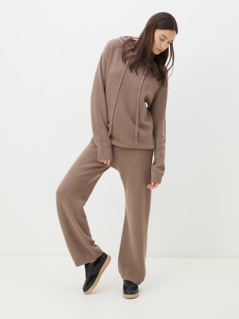 Женский вязаный костюм MAISON DAVID, Артикул CC068, серо-коричневый | 4300962. Ракурс 5
