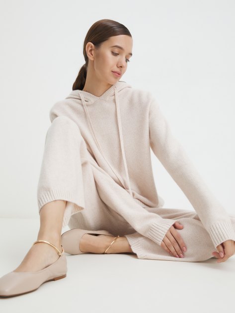 Женский вязаный костюм MAISON DAVID, Артикул CC068, светло-бежевый | 4300974. Ракурс 5