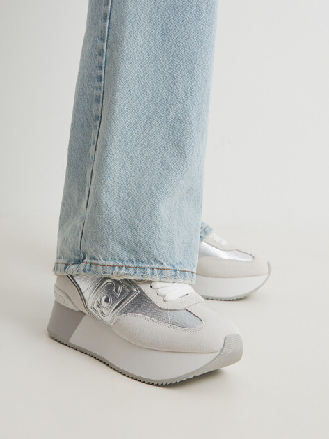 Женские кроссовки LIU∙JO DREAMY 02, Артикул BA5035, бледно-серый | 4303230. Ракурс 2