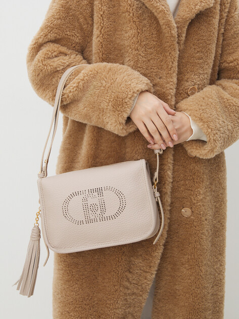 Кросс-боди LIU∙JO M CAMERA CASE, Артикул AA5016, пыльно-бежевый | 4303733. Ракурс 2 Кросс-боди LIU∙JO M CAMERA CASE, Артикул AA5016, пыльно-бежевый | 4303733. Ракурс 2