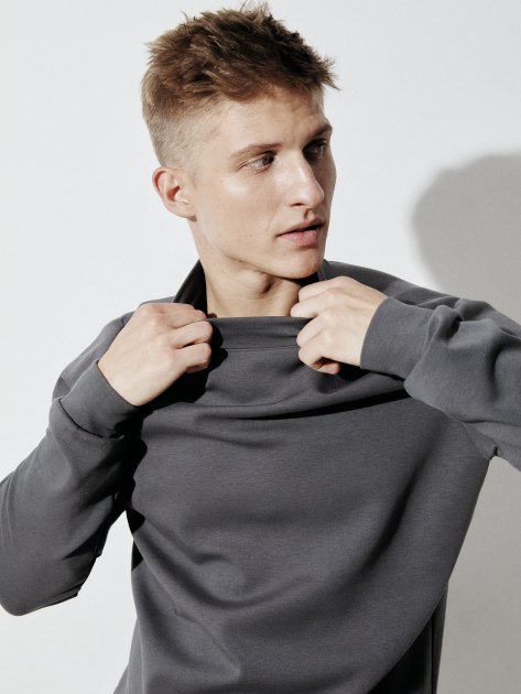 Мужской лонгслив MAISON DAVID, Артикул MLW24-77M, темно-серый | 4311102. Ракурс 5