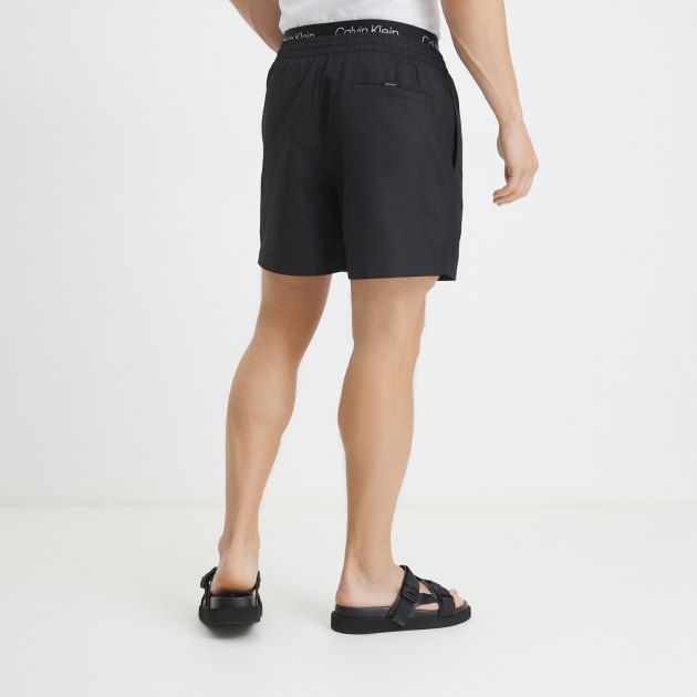Мужские купальные шорты CALVIN KLEIN MEDIUM DOUBLE WB, Артикул KM0KM00815, черный | 4315341. Ракурс 4