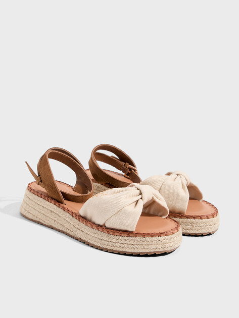 Женские сандалии PEPE JEANS KATE BASS, Артикул PLS90690, молочно-белый | 4315664. Ракурс 2 Женские сандалии PEPE JEANS KATE BASS, Артикул PLS90690, молочно-белый | 4315664. Ракурс 2