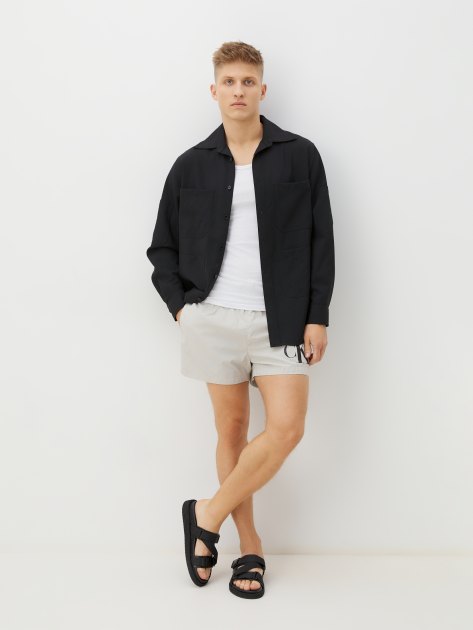 Мужские купальные шорты CALVIN KLEIN SHORT DRAWSTRING, Артикул KM0KM00967, светло-серый | 4316008. Ракурс 2