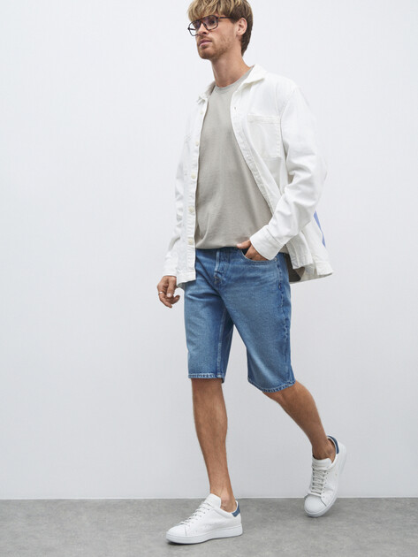 Мужские шорты из денима PEPE JEANS RELAXED SHORT CALLEN, Артикул PM801079ND1, светло-синий | 4316230. Ракурс 2