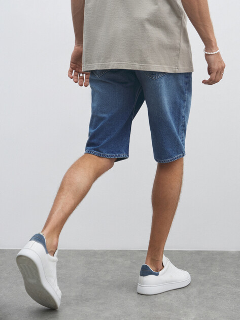 Мужские шорты из денима PEPE JEANS RELAXED SHORT CALLEN, Артикул PM801079ND1, светло-синий | 4316230. Ракурс 4