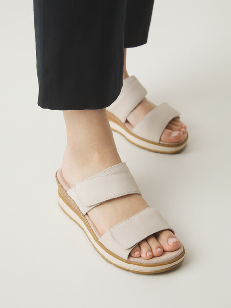 Мюли CAPRICE BERNADETTE, Артикул 9-9-27250-42, молочно-бежевый | 4345173. Ракурс 2 Мюли CAPRICE BERNADETTE, Артикул 9-9-27250-42, молочно-бежевый | 4345173. Ракурс 2