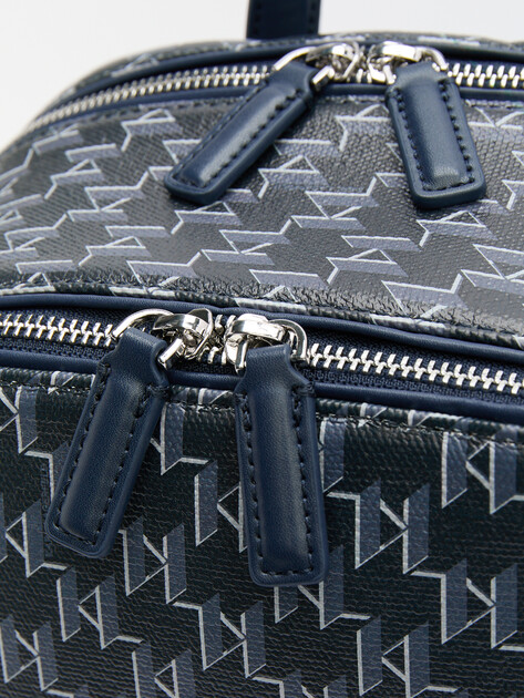 Женский рюкзак KARL LAGERFELD k/voyage backpack, Артикул A1W30188, темно-синий | 4352193. Ракурс 3 Женский рюкзак KARL LAGERFELD k/voyage backpack, Артикул A1W30188, темно-синий | 4352193. Ракурс 3