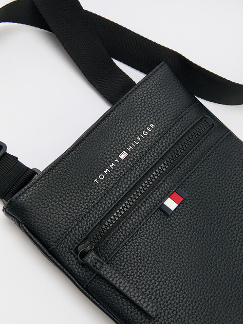 Мужская сумка  TOMMY HILFIGER ESSENTIAL PU MINI CROSSOVER, Артикул AM0AM09505, черный | 4357155. Ракурс 3
